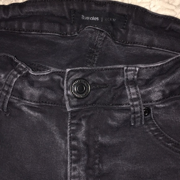 ✨3/20✨ Distressed black denim bermuda shorts - Picture 6 of 7